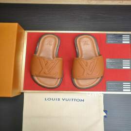 Picture of Louis Vuitton Slippers _SKULVsz38-45WM0702262